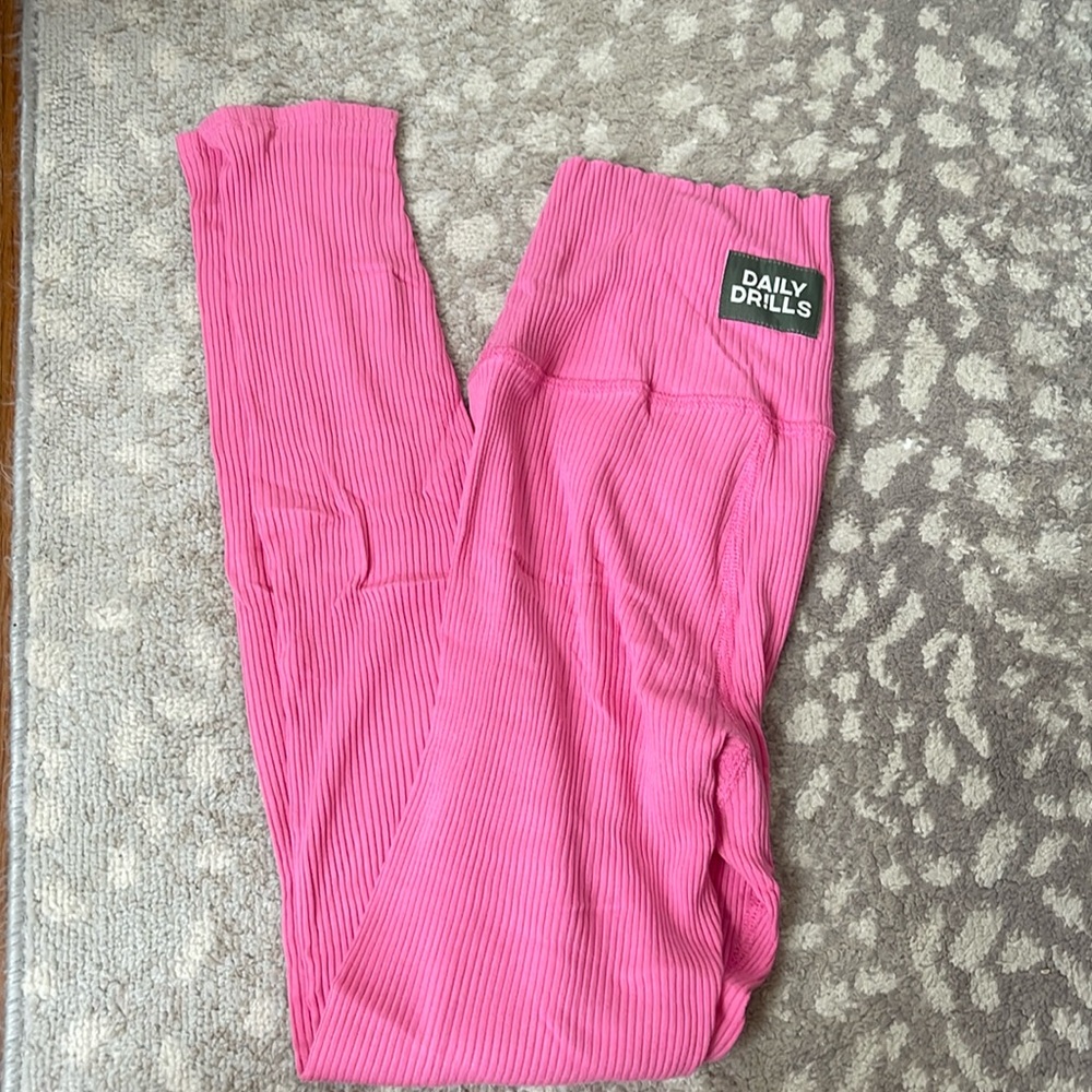 Daily drills ribbed pink leggings